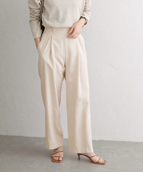 La TOTALITE（ラトータリテ）の「パールボタンウエストタックパンツ（スラックス・レディース・ベージュ系その他/ネイビー・36/38）」の6枚目の写真