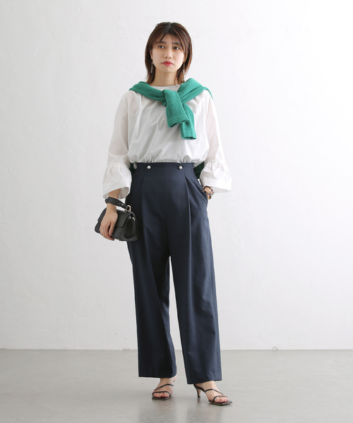 La TOTALITE（ラトータリテ）の「パールボタンウエストタックパンツ（スラックス・レディース・ベージュ系その他/ネイビー・36/38）」の10枚目の写真