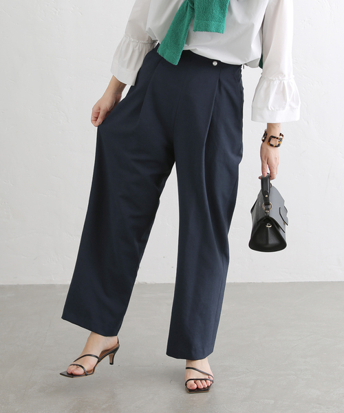 La TOTALITE（ラトータリテ）の「パールボタンウエストタックパンツ（スラックス・レディース・ベージュ系その他/ネイビー・36/38）」の14枚目の写真