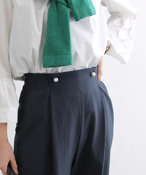 La TOTALITE（ラトータリテ）の「パールボタンウエストタックパンツ（スラックス・レディース・ベージュ系その他/ネイビー・36/38）」の15枚目の写真