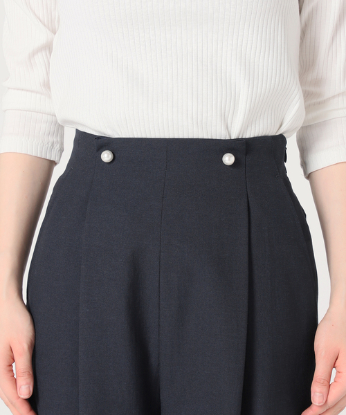 La TOTALITE（ラトータリテ）の「パールボタンウエストタックパンツ（スラックス・レディース・ベージュ系その他/ネイビー・36/38）」の19枚目の写真