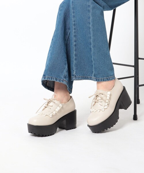 cs T&P(シーエスティーアンドピー)の「フリルマニッシュ厚底シューズ(パンプス・レディース・アイボリー/ブラック/ダークブラウン・S/M/L/LL)」の14枚目の写真
