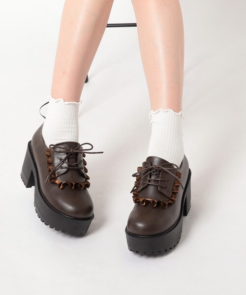 cs T&P(シーエスティーアンドピー)の「フリルマニッシュ厚底シューズ(パンプス・レディース・アイボリー/ブラック/ダークブラウン・S/M/L/LL)」の16枚目の写真