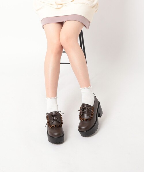 cs T&P(シーエスティーアンドピー)の「フリルマニッシュ厚底シューズ(パンプス・レディース・アイボリー/ブラック/ダークブラウン・S/M/L/LL)」の17枚目の写真