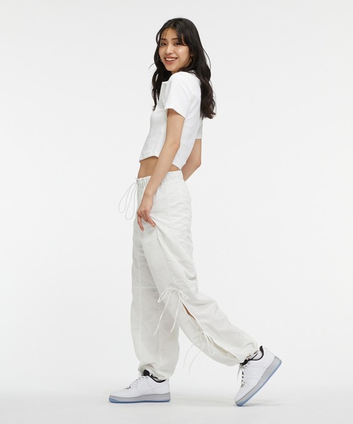 NIKE（ナイキ）の「ナイキ スポーツウェア エッセンシャル ウィメンズ ショートスリーブ ポロ トップ / Nike Sportswear Essential Women's Short-Sleeve Polo Top＜XS-2XL 展開＞（ポロシャツ・レディース・ホワイト/ブラック/クリーム/グリーン系その他/ブルー系その他/ピンク系その他2・XL/2XL/M/XS/S/L）」の17枚目の写真