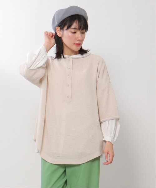 LBC（エルビーシー）の「ラーベン編みバックボタンプルオーバー（ニット/セーター・レディース・オフホワイト/ブルー/ブラック・M）」の4枚目の写真