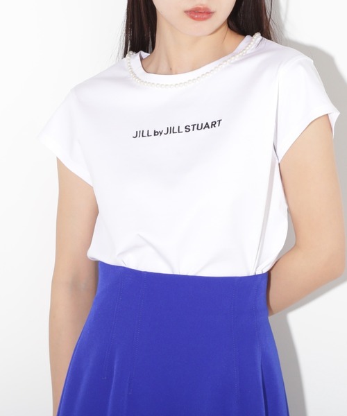 JILL by JILL STUART(ジルバイジルスチュアート)の「◇パールツキロゴTシャツ(Tシャツ/カットソー・レディース・ホワイト/ブラック・FREE)」の2枚目の写真