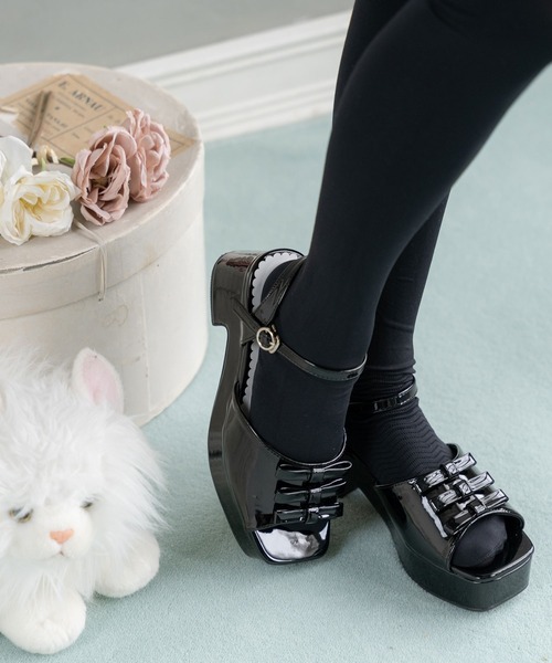 エナメルリボンスクエアトゥーサンダル エナメルリボンスクエア