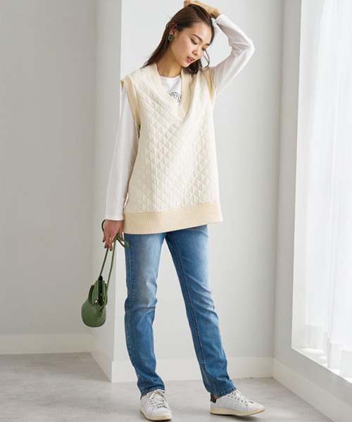 BELLUNA（ベルーナ）の「キルティング素材Ｖネックデザインベスト（ベスト・レディース・カーキ/ブラック/アイボリー・X-LARGE/MEDIUM/LARGE）」の7枚目の写真