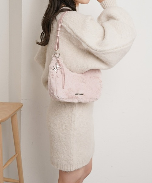 Chico（チコ）の「【新色追加】ファーラウンドショルダーバッグ（ショルダーバッグ・レディース・アイボリー/チャコールグレー/ピンク/ブルー・FREE）」の15枚目の写真