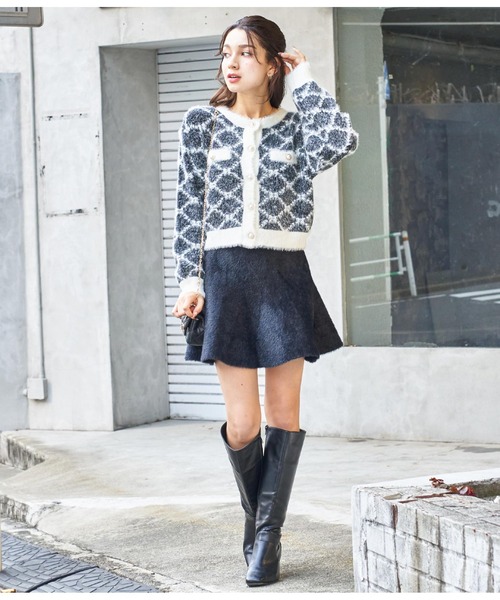 CHILLE(チル)の「モノグラムジャガードニットジャケット(カーディガン/ボレロ・レディース・アイボリー/ピンク/ブラック・FREE)」の16枚目の写真