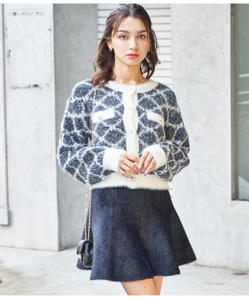 CHILLE(チル)の「モノグラムジャガードニットジャケット(カーディガン/ボレロ・レディース・アイボリー/ピンク/ブラック・FREE)」の11枚目の写真