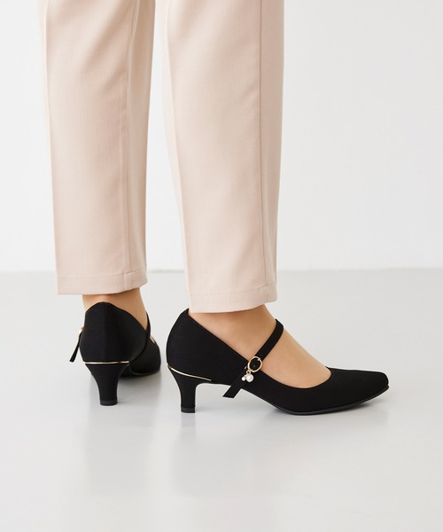 welleg(ウェレッグ)の「アーモンドトゥ ストラップパンプス(パンプス・レディース・グレー/ブラック/ベージュ・25.0cm/22.5cm/21.5cm/24.0cm/23.5cm/23.0cm/22.0cm/24.5cm)」の6枚目の写真