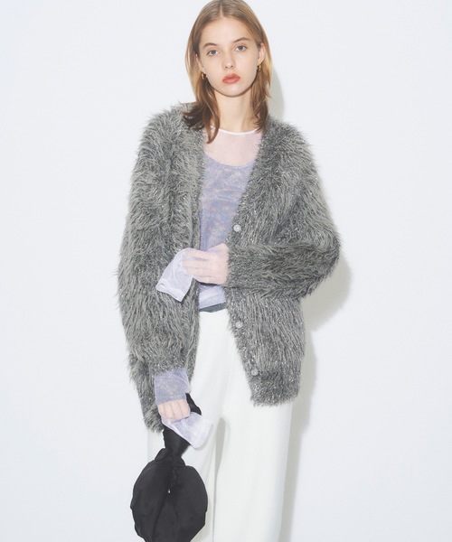 yae(ヤエ)の「New super long sleeve tulle/Newスーパーロングスリーブチュールシアートップス(Tシャツ/カットソー・レディース・レッド/ホワイト/ブラック・FREE)」の5枚目の写真