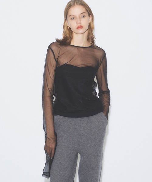 yae(ヤエ)の「New super long sleeve tulle/Newスーパーロングスリーブチュールシアートップス(Tシャツ/カットソー・レディース・レッド/ホワイト/ブラック・FREE)」の14枚目の写真