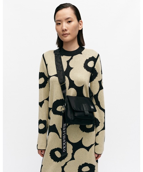 marimekko(マリメッコ)の「Solid / Mini Messenger shoulder bag(ショルダーバッグ・レディース・ブラック・FREE)」の5枚目の写真