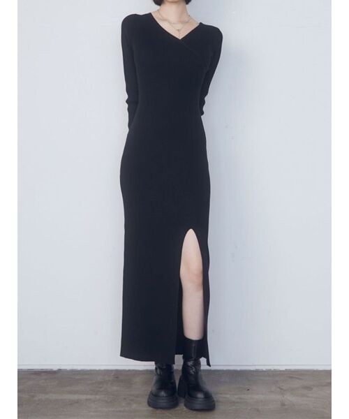 EMODA(エモダ)の「カシュクールリブスリットワンピース(ワンピース・レディース・ブラック/ブルー/グレー・FREE)」の4枚目の写真