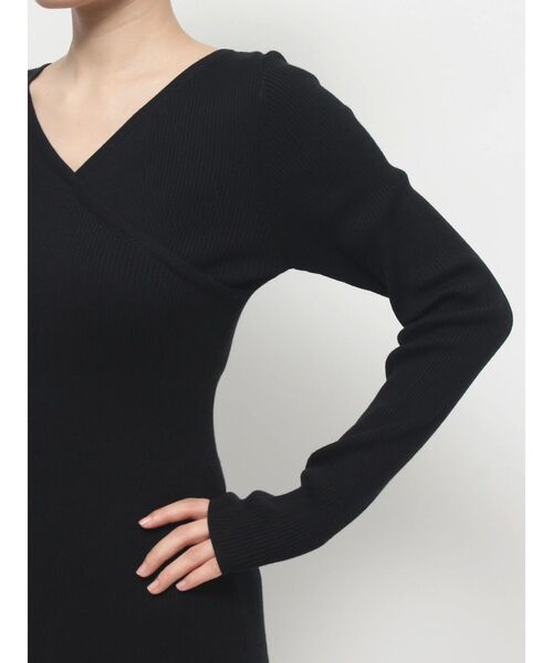 EMODA(エモダ)の「カシュクールリブスリットワンピース(ワンピース・レディース・ブラック/ブルー/グレー・FREE)」の19枚目の写真