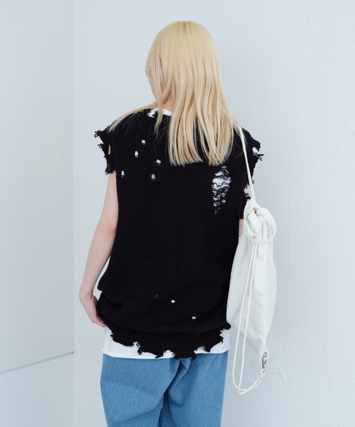 WHIMSIC（ウィムジック）の「【UNISEX】ダメージニットベスト（ベスト・メンズ・ブラック/チャコールグレー・FREE）」の12枚目の写真