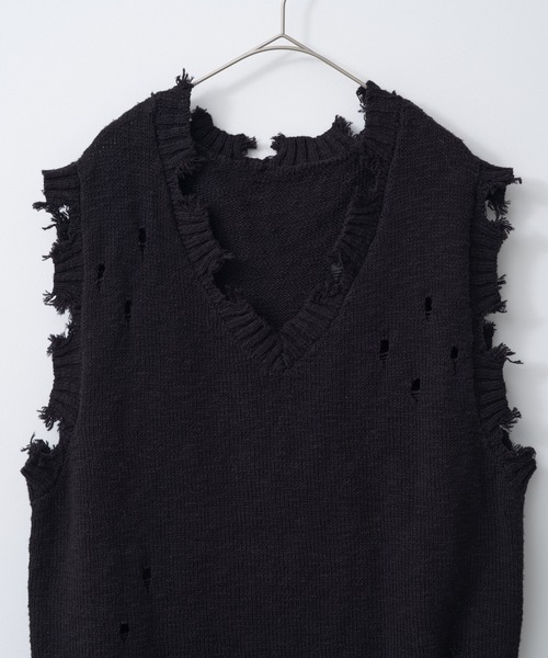 WHIMSIC（ウィムジック）の「【UNISEX】ダメージニットベスト（ベスト・メンズ・ブラック/チャコールグレー・FREE）」の5枚目の写真
