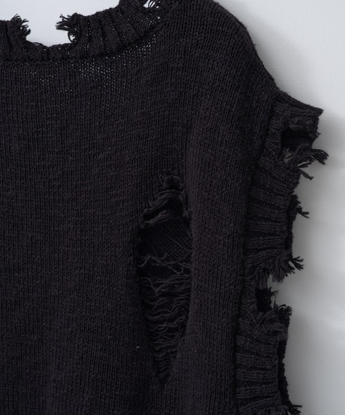 WHIMSIC（ウィムジック）の「【UNISEX】ダメージニットベスト（ベスト・メンズ・ブラック/チャコールグレー・FREE）」の8枚目の写真