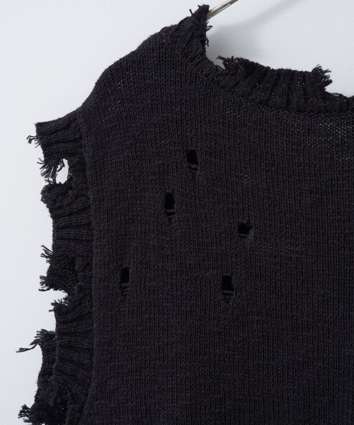 WHIMSIC（ウィムジック）の「【UNISEX】ダメージニットベスト（ベスト・メンズ・ブラック/チャコールグレー・FREE）」の7枚目の写真