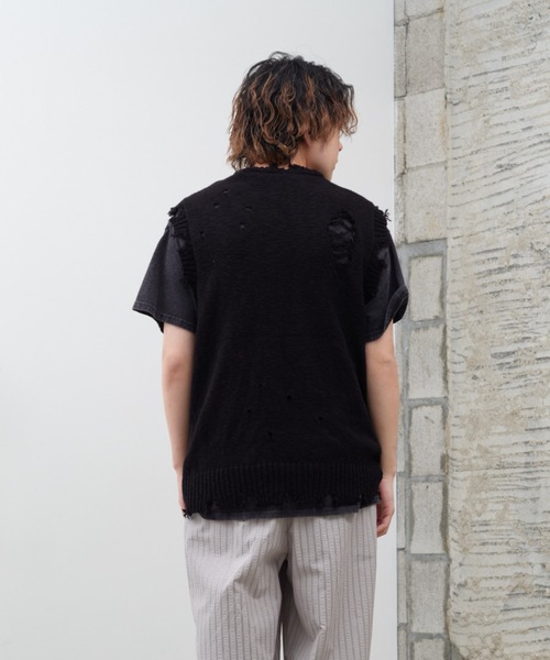WHIMSIC（ウィムジック）の「【UNISEX】ダメージニットベスト（ベスト・メンズ・ブラック/チャコールグレー・FREE）」の18枚目の写真