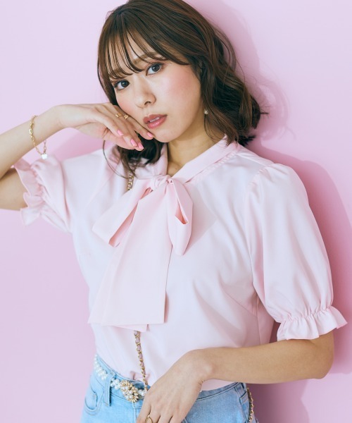 marun（マルン）の「＜大きいサイズ＞ リボンタイブラウス marun（シャツ/ブラウス・レディース・ピンク/ラベンダー/オフホワイト・L/LL/3L/4L/5L）」の3枚目の写真