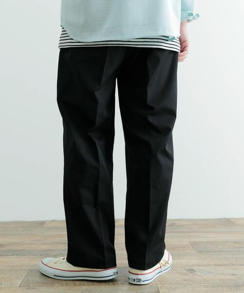 ITEMS URBANRESEARCH（アイテムズ アーバンリサーチ）の「ポリツイル ワイド イージーパンツ（その他パンツ・メンズ・ブラック/カーキ/ベージュ・MEDIUM/LARGE）」の17枚目の写真