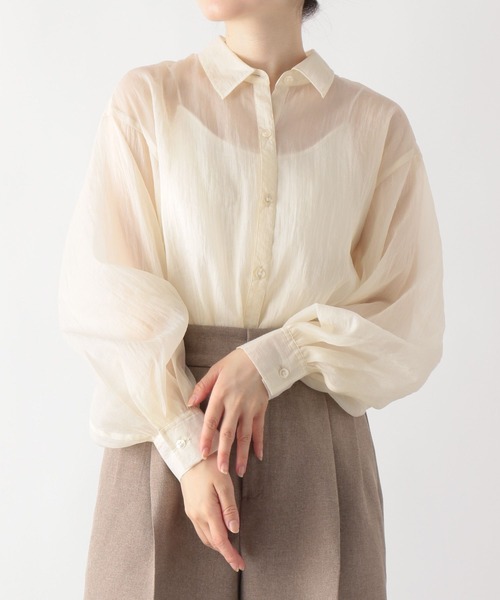GLOBAL WORK(グローバルワーク)の「高山直子さんコラボ/シアーオーバーシャツ/EiiS(シャツ/ブラウス・レディース・ライトカーキ/アイボリー・X-SMALL/SMALL)」の2枚目の写真