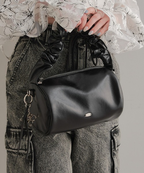 Chico(チコ)の「【新色追加】ギャザーサークルバッグ(ショルダーバッグ・レディース・ホワイト/ブラック/シルバー/ゴールド・FREE)」の5枚目の写真