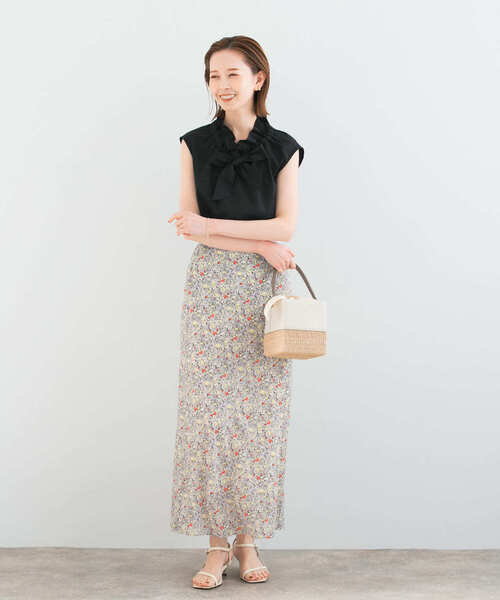 URBAN RESEARCH ROSSO WOMEN（アーバンリサーチ　ロッソ）の「フリルネックノースリーブブラウス（シャツ/ブラウス・レディース・ブルー/ブラック/ホワイト・FREE）」の9枚目の写真