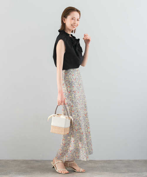 URBAN RESEARCH ROSSO WOMEN（アーバンリサーチ　ロッソ）の「フリルネックノースリーブブラウス（シャツ/ブラウス・レディース・ブルー/ブラック/ホワイト・FREE）」の10枚目の写真