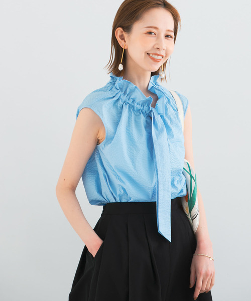 URBAN RESEARCH ROSSO WOMEN（アーバンリサーチ　ロッソ）の「フリルネックノースリーブブラウス（シャツ/ブラウス・レディース・ブルー/ブラック/ホワイト・FREE）」の13枚目の写真