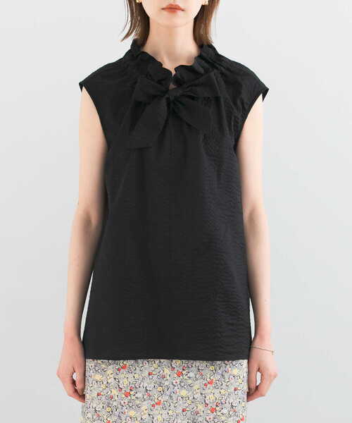 URBAN RESEARCH ROSSO WOMEN（アーバンリサーチ　ロッソ）の「フリルネックノースリーブブラウス（シャツ/ブラウス・レディース・ブルー/ブラック/ホワイト・FREE）」の15枚目の写真