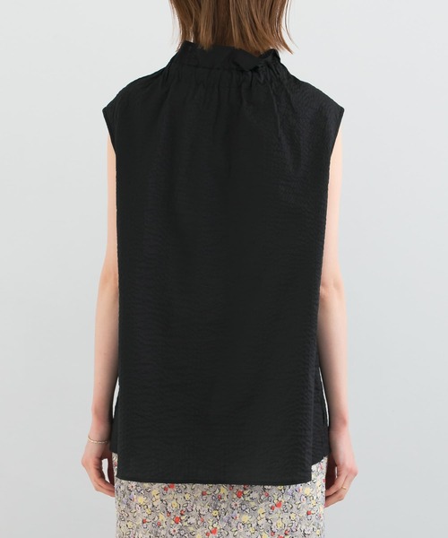 URBAN RESEARCH ROSSO WOMEN（アーバンリサーチ　ロッソ）の「フリルネックノースリーブブラウス（シャツ/ブラウス・レディース・ブルー/ブラック/ホワイト・FREE）」の17枚目の写真