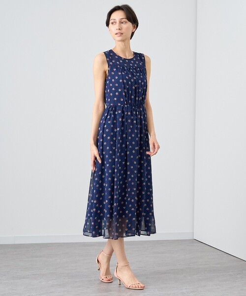 ANAYI(アナイ)の「マリンドットプリントキャザーフレアワンピース(ワンピース・レディース・ネイビー/レッド・38/36/34)」の2枚目の写真