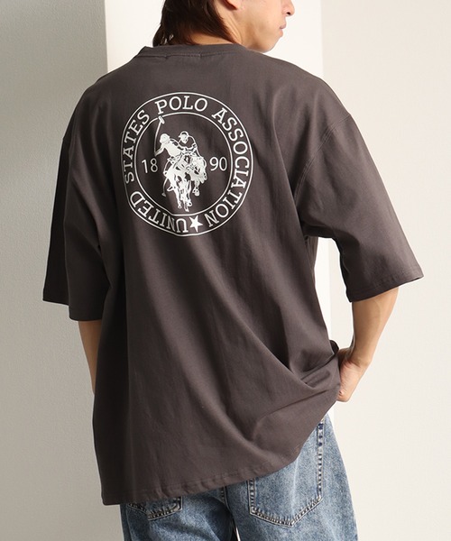 U.S. POLO ASSN.(ユーエスポロアッスン)の「【U.S. POLO ASSN./ユーエスポロアッスン】ワンポイント刺繍バックプリントクルーショートスリーブTシャツ(Tシャツ/カットソー・メンズ・オフホワイト/ネイビー/スミクロ/ブラック/杢グレー・LL/L/M)」の4枚目の写真