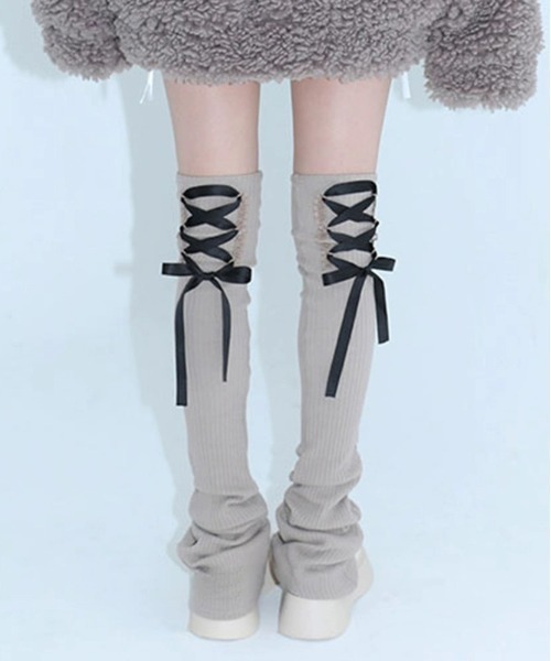 .KOM（ドットコム）の「『.KOM/ドットケーオーエム』編み上げレッグカバー【Y】【CN】（レッグウォーマー・レディース・ブラック/グレー・FREE）」の2枚目の写真