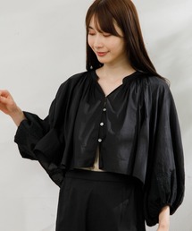 ボリューム刺繍ショートブラウス