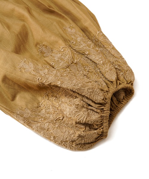 AMERICAN RAG CIE（アメリカンラグシー）の「ボリューム刺繍ショートブラウス（シャツ/ブラウス・レディース・オフホワイト/ベージュ/ブラック・FREE）」の14枚目の写真