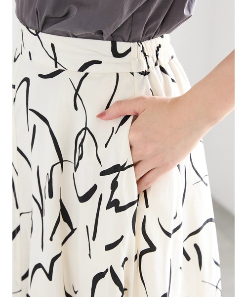 Te chichi（テチチ）の「レーヨン麻ラインアートフレアスカート（スカート・レディース・グレー/オフホワイト・F）」の17枚目の写真