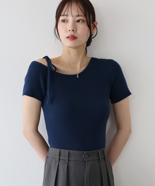 BLUEEAST（ブルーイースト）の「ワンオフショルダーリボンニット（ニット/セーター・レディース・アイボリー/ピンク/ライトカーキ/ネイビー/ブルー・MEDIUM）」の17枚目の写真