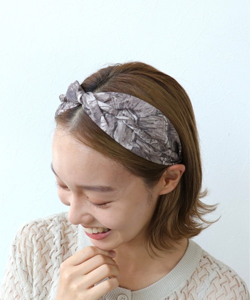 Three Four Time（ｽﾘｰﾌｫｰﾀｲﾑ）の「ボカシリーフプリントカチューシャ（カチューシャ・レディース・ブラウン/グリーン/アイボリー・FREE）」の4枚目の写真