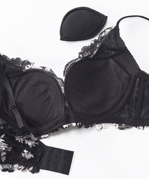 aimerfeel（エメフィール）の「【ブラショーツセット】モノトーンフラワー カシュクールレース脇高ブラ(R) ブラジャー&ショーツ（ブラ&ショーツ・レディース・ブラック/ホワイト・B65/C65/D65/E65/B70/C70/D70/E70/B75/C75/D75/E75/B80/C80/D80/E80）」の15枚目の写真
