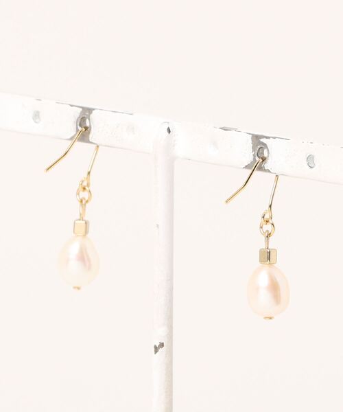 tone（トーン）の「【Le soleil】淡水パールの小粒ピアス(MA)（ピアス（両耳用）・レディース・ゴールド・FREE）」の4枚目の写真