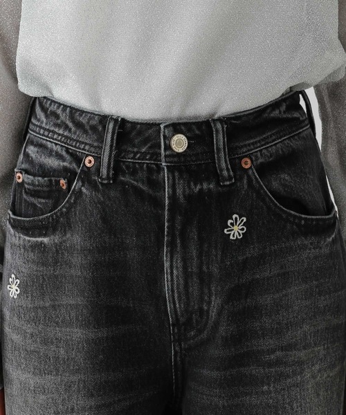 RAGEBLUE（レイジブルー）の「2size展開/フラワー刺繍ダメージワイドデニム（デニムパンツ・レディース・ブルー/ブラック・SMALL/MEDIUM）」の15枚目の写真