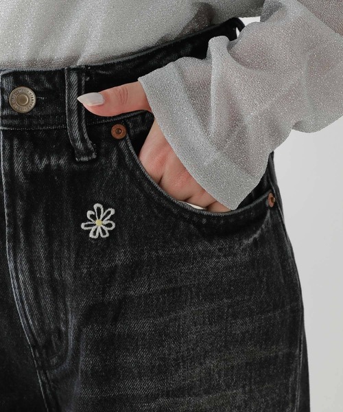 RAGEBLUE（レイジブルー）の「2size展開/フラワー刺繍ダメージワイドデニム（デニムパンツ・レディース・ブルー/ブラック・SMALL/MEDIUM）」の16枚目の写真