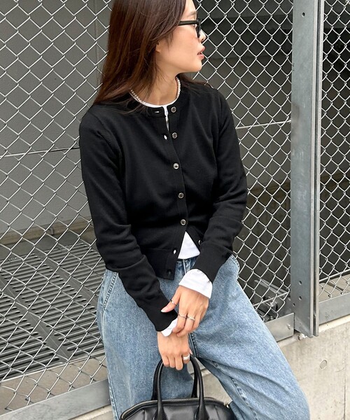 fredy emue(フレディエミュ)の「ウール混ベーシックニットカーディガン(ニット/セーター・レディース・ネイビー/オフホワイト/ピンク/ブラック/ライトグレー・38)」の3枚目の写真