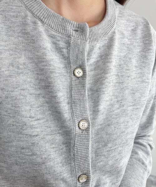 fredy emue(フレディエミュ)の「ウール混ベーシックニットカーディガン(ニット/セーター・レディース・ネイビー/オフホワイト/ピンク/ブラック/ライトグレー・38)」の9枚目の写真